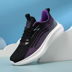 Baskets de sport pour femmes fabriquées en Chine, respirantes, avec empeigne en maille Fly Knit, style plateforme classique, pour la gym, la course, le tennis et la marche. - Product Image 4