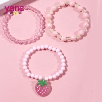 Ensemble de bracelet en perles acryliques rose avec cadeau pour enfants fraise