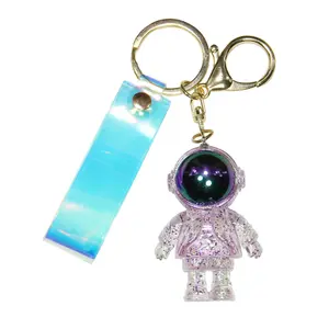 Venta al por mayor transparente colorido astronauta cristal astronauta llave colgante gama alta coche muñeca llavero