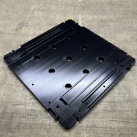 Usinage CNC sur mesure en usine professionnelle, profilés en aluminium, finition anodisée noire, qualité assurée