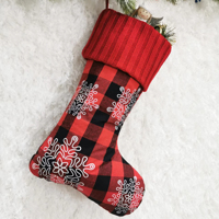 Chaussettes de Noël personnalisées 2026 tendance gris et blanc flocon de neige, brodées à carreaux, pour cheminée, décoration de fêtes, cadeau
