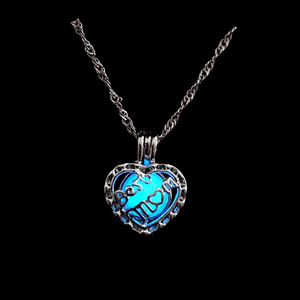 Collier de maman lumineux brille dans le noir, alliage creux peut ouvrir la <span class=keywords><strong>Cage</strong></span> pendentif collier cadeau pour la fête des mères - Product Image 2