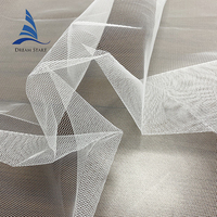 En gros 63 \ "Léger 100% Polyester De Mariée Tulle Broderie Tricoté Technique Tissu Uni Teint Rigide Recyclé Maille Maison