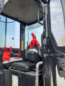 รถขุดขนาดเล็ก KOMATSU PC35MR แบบตีนตะขาบ น้ำหนัก 3.5 ตัน พร้อมบุ้งขุดขนาด 0.2 ลูกบาศก์เมตร เครื่องยนต์ Cummins มือสอง - Product Image 5