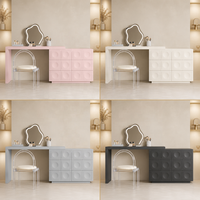 Coiffeuse moderne en contreplaqué crème avec rangement intégré télescopique et hauteur réglable, idéale pour l'organisation de la chambre à coucher