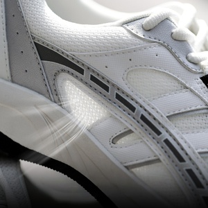 Chaussures de jogging rétro argentées métallisées pour hommes, nouveau style 2026, été, respirantes, en tissu mesh léger, polyvalentes, sport et décontractées - Product Image 4
