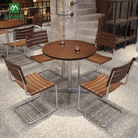Ensemble table et chaises en bois de style rétro industriel pour bistrot, café, restaurant, hôtel, écologique et durable