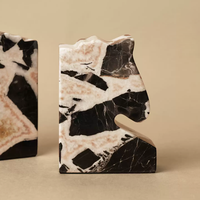 Serre-livres en marbre naturel poli moderne, veiné noir et blanc, en forme de tête de cheval, lourds et sculptés à la main, pour la décoration de la maison ou du bureau