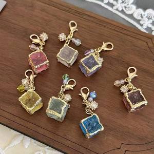 CHENXI Porte-clés en résine faits main avec breloques en pierres précieuses, pendentif et décoration pour écouteurs - Product Image 2