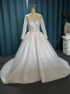 Robe de mariée classique et modeste pour femmes nigérianes, grande taille, manches longues, imprimé floral scintillant, appliques en dentelle, volants, motif - Product Image 5