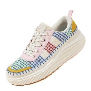2026 Chaussures tendance pour femmes et hommes, style baskets creepers à plateforme épaisse côtelée, patchwork arc-en-ciel tissé et cousu main, faible MOQ - Product Image 5