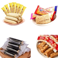 Machine d'alimentation et d'emballage automatique à plaques inclinées pour l'emballage en sachet de biscuits et guimauves