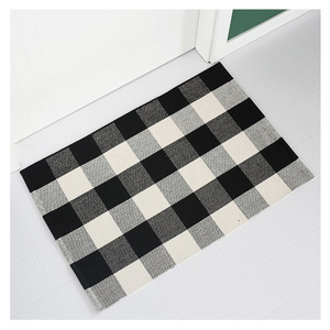 Amazon Venta caliente blanco y negro plaid buffalo al aire libre alfombra de algodón tejido de alfombras - Product Image 3
