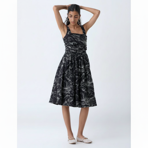 ชุดเดรสเอไลน์ผ้าคอตตอนปักลายดอกไม้สีดำ - Product Image 1