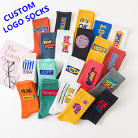 Chaussettes de Yoga antidérapantes à tube moyen de haute qualité en coton rayé Sports Fitness Compression Running Custom Low quantité minimale de commande Pilates Chaussettes
