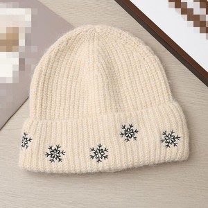 2025 nouvelle mode femmes <span class=keywords><strong>bonnet</strong></span> casquettes tricoté chapeaux automne hiver <span class=keywords><strong>chaud</strong></span> <span class=keywords><strong>bonnet</strong></span> casquette chapeau flocons de neige brodé - Product Image 6