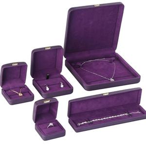Estuche de Joyería Morado de Lujo, Modelo Avanzado, en Cuero Sintético Suave, con Logotipo - Product Image 3