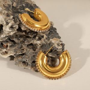 Pendientes de Acero Inoxidable con Baño de Oro, Diseño Único Europeo Americano, Simples, con Circonitas en Forma de C, Elegantes y Modernos, con Forma de Mariposa - Product Image 5