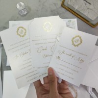 Carte de mariage en velours blanc Creative Glamour Venue Invitation à pompon doré de luxe Cadeau unique pour votre journée spéciale