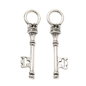 Pendentif Clé Squelette Couronne Royale en Alliage <span class=keywords><strong>de</strong></span> Zinc Argent Antique Bronze pour Cartes d'Invité <span class=keywords><strong>de</strong></span> Mariage Thème Contes <span class=keywords><strong>de</strong></span> Fées - Product Image 2