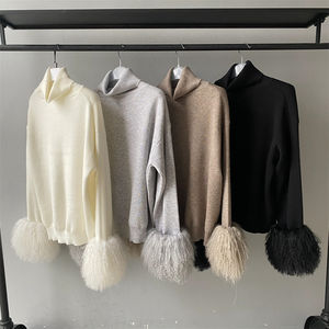 Completo Invernale Due Pezzi da Donna Personalizzato con Pullover a Collo Alto in Maglia di <span class=keywords><strong>Lana</strong></span> con Polsini in Vera Pelliccia di Mongolia e Pantaloni Lunghi - Product Image 3