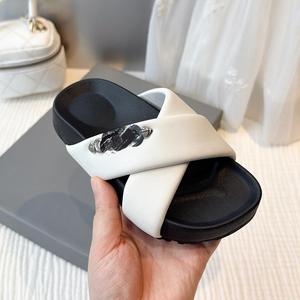 Pantofole Morbide per Bambini 2026 Nuovo Stile di Design Comode Scarpe da Casa per Ragazzi e Ragazze Leggere e Traspiranti - Product Image 5