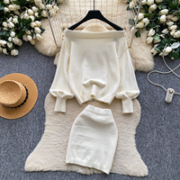 Ensemble élégant deux pièces pour femmes, haut en tricot à épaules dénudées à manches longues et jupe mini moulante pour l'automne
