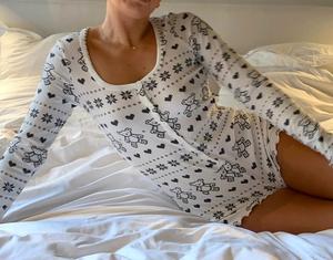 Printemps 2025 mode femmes combinaisons tricotées <span class=keywords><strong>ours</strong></span> imprimé contraste couleur simple boutonnage mince à manches longues <span class=keywords><strong>combinaison</strong></span> - Product Image 3