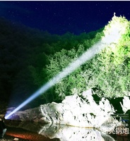 Super Lumineux 5000 Lumen XHP70 LED Lampes de Poche Portatif Extérieur Résistant À L'eau Rechargeable De Lumière de Torche Lampe de Poche avec 5 Modes