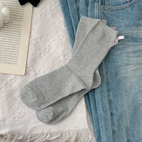 Chaussettes mi-mollet en coton/élasthanne tricotées, style printemps tendance, douces et confortables pour femmes, avec logo intégré, vente en gros directe usine