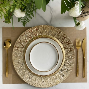Assiettes de présentation dorées en plastique de 13 pouces, style vintage et luxueux, pour décoration de mariage - Product Image 2