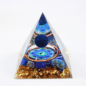 Pyramide en résine époxy cristalline Lapis Lazuli Tai Chi, décoration d'intérieur, ornement de bureau, pièce de collection artisanale en résine - Product Image 1