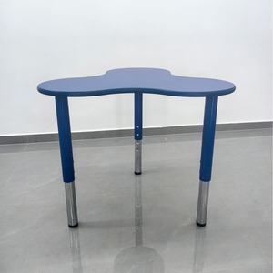 Escritorio Escolar de Plástico Azul 400x600x750mm, Diseño Contemporáneo y Resistente para Preescolar y Primaria - Product Image 4