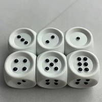 Dés de jeu en plastique XR 2 cm avec points braille pour les jeux des personnes aveugles, dés à picots blancs imprimés de points noirs, à partir de 14 ans