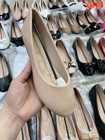 Chaussures plates pour femmes à semelle souple et bout rond, chaussures simples, chaussures tendance pour femmes, chaussures bon marché, designs variés, vente en gros