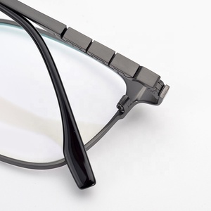 Lunettes de lecture avec monture optique en titane et fonction anti-lumière bleue - Product Image 6