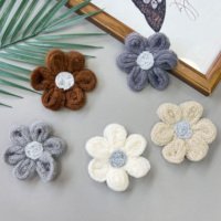 Prix usine coloré Crochet fleurs Applique tricot coton broderie petit 3D décoration florale Patch pour pull vêtements