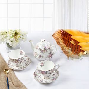 Service à café et à thé de luxe pour 2 personnes en porcelaine fine, style nordique tendance avec dorure, décoration d'intérieur en porcelaine fine - Product Image 1