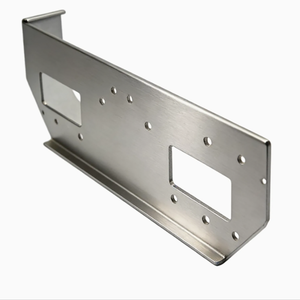Boîtier en acier inoxydable avec fente de ventilation et supports de montage - Product Image 6