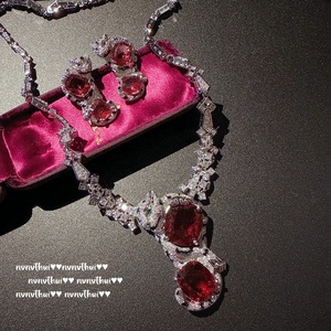 Set di Orecchini a Forma di Uovo con Zirconi e Collana con Rubino Melagrana in Stile Vintage Italiano, in Ottone e Rame, per Anniversari Cristiani - Product Image 2