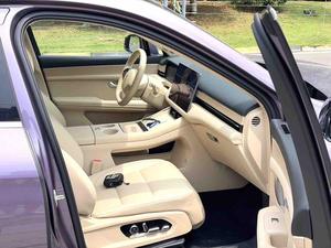 AITO M5 Extended-Range Ultra SUV 4x4 Usato 2025 viola su sfondo albicocca - Product Image 4