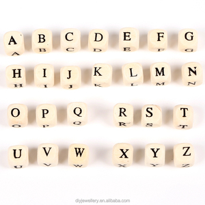 100 pièces 10mm lettre naturelle Alphabet Hemu carré <span class=keywords><strong>en</strong></span> <span class=keywords><strong>bois</strong></span> <span class=keywords><strong>perles</strong></span> <span class=keywords><strong>en</strong></span> vrac pour la fabrication de bijoux résultats bricolage chapelet Bracelet accessoires - Product Image 3