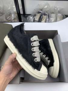 Chaussures décontractées à lacets pour hommes, chaussures de skate en fourrure véritable, style urbain tendance et à la mode. - Product Image 1