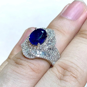 Anello Geometrico con Zirconi per Donne, Elegante Gioiello di Lusso con Micro Pavé, Regalo di Moda - Product Image 3