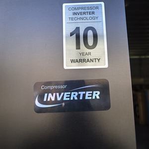 Réfrigérateur-congélateur à portes françaises 4 portes 628L en acier inoxydable noir avec distributeur d'eau pour usage domestique et hôtelier - Product Image 2