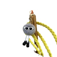 Porte-clés créatif en forme de chaussure, figurine mignonne de petit monstre boule de charbon en 3D, en plastique/résine, breloque de sac, pendentif pour clés de voiture, article cadeau