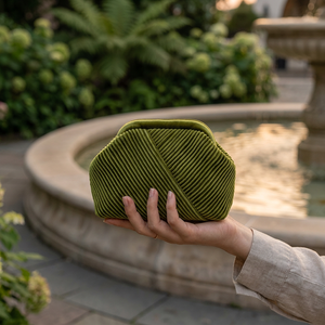 Borsa <span class=keywords><strong>per</strong></span> il Trucco in Velluto Elegante con Logo Personalizzato <span class=keywords><strong>per</strong></span> Donne, Regalo Nuziale, Pochette da Viaggio <span class=keywords><strong>per</strong></span> Cosmetici, Organizer <span class=keywords><strong>per</strong></span> Articoli da Toeletta - Product Image 1