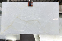 Dalles de quartzite cristallin blanc translucide rétroéclairé, pierre naturelle brésilienne lumineuse pour comptoirs de cuisine, îlots et murs décoratifs