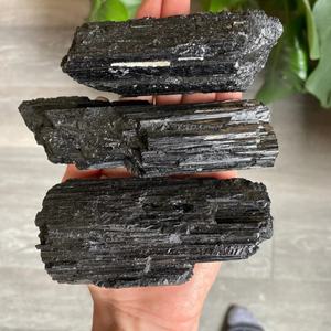 Pierres brutes de tourmaline noire naturelle en gros, spécimens de pierres précieuses brutes, éclats de cristal pour la décoration - Product Image 5