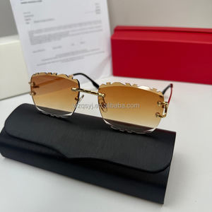 <span class=keywords><strong>Occhiali</strong></span> <span class=keywords><strong>da</strong></span> <span class=keywords><strong>Sole</strong></span> di Design per Donna e Uomo, Marca Famosa, Montatura Senza Bordi con Taglio a Diamante, con Custodia e Ricevute - Product Image 4